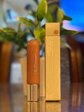 R.e.m. Beauty On Your Collar Plumping Lip Gloss, AWAY MESSAGE, 0.28 fl oz NIB